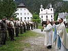 Militärdekan Dietmar Gopp bei der Segnung der Pferde.