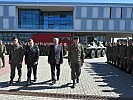 Beim Abschreiten der Front, v.l.: Brigadier Zöllner, Brigadier Koracin, Landeshauptmann Schützenhöfer, Generalleutnant Reißner.