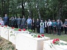 Zahlreiche Ehrengäste waren zur feierlichen Beisetzung der gefallenen Soldaten gekommen.