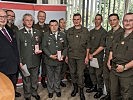 Die Soldaten der "Dritten" sind stolz auf ihre Auszeichnungen.