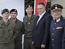 V.l.: Panzergrenadiere aus Ried, Wiens Militärkommandant Wagner, Minister Doskozil und Landespolizeivizepräsident Mahrer.