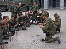 Ausbildung der österreichischen Soldaten am Sturmgewehr 90 der Schweizer.