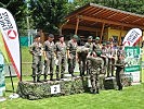 Oberst Ulfried Khom, der stellvertretende Brigadekommandant, bei der Siegerehrung am Sportplatz in St. Martin im Sulmtal.