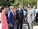 Militärkommandant Brigadier Konzett begrüßt Bundeskanzler Kern.