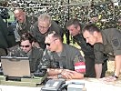Vorführung des Drohnensystems "Tracker" durch zwei Bediener der Heerestruppenschule.