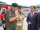 V.l.: Oberst Dietmar Heiß, Bezirksfeuerwehrkommandant Hermann Wolf und Landeshauptmann Günther Platter.