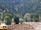 Bagger, Kipper und Hubschrauber waren im Einsatz.