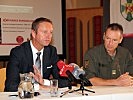 Landeshauptmann-Stellvertreter Johann Tschürtz und Oberst Gasser bei der Pressekonferenz zum Thema "Arbeitgeber Bundesheer".