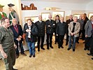 Oberst Erwin Fitz, l., führte die Besucher durch das Vorarlberger Militärmuseum.