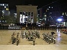 Unter der Leitung von Militärkapellmeister Oberst Hannes Apfolterer spielte die Militärmusik Tirol einen grandiosen Zapfenstreich.