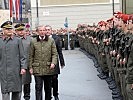 Abschreiten der Front: Generalleutnant Bair, Landeshauptmann Haslauer, Bürgermeister Schaden und Brigadier Hufler.