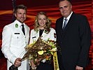 Verteidigungs- und Sportminister Hans Peter Doskozil mit der "Mannschaft des Jahres": Korporal Tanja Frank und Zugsführer Thomas Zajac.