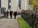 V.r.: Landesrat Erich Schwärzler, Markus Linhart und der Militärkommandant von Vorarlberg, Brigadier Ernst Konzett beim Abschreiten der Front.