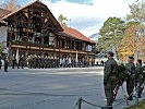 Ehrenformationen des Bundesheeres und der Kaiserjäger umrahmen die Allerseelenfeier am Berg Isel.