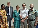 V.l.: Vortragende Agathe Telou, Projektgruppe-Afrika-Chef Günther Barnet, Botschafterin Caroline Gudenus, Kursdirektor Oberstleutnant Georg Dialer und Kursteilnehmer Oberst Akinmoyede.