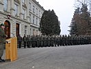 Oberstleutnant Oberreiter trägt den Tagesbefehl des Verteidigungsministers vor.