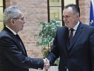 Verteidigungsminister Hans Peter Doskozil mit dem künftigen Bundespräsidenten und Oberbefehlshaber des Bundesheeres, Alexander Van der Bellen.