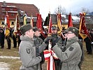 Die Rekruten leisten ihr Treuegelöbnis.