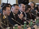 "Die Balkanroute bleibt unter Kontrolle. Für neue Aufgaben, die sich diesbezüglich stellen können, erarbeiten wir einen Sicherheitsplan mit Partnern aus Mittel- und Südosteuropa", sagten heute Verteidigungsminister Doskozil und Innenminister Sobotka.
