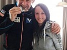 Mörtl ist nicht nur Polizist, sondern auch ÖSV-Techniker bei den Skisprung-Damen, mit denen er erst am Wochenende in Oslo Silber holte. (Im Bild mit Jacqueline Seifriedsberger).
