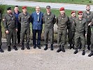 Brigadier Kaponig, 10.v.r., mit seinen Mitarbeitern in Salzburg.