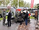 Interessierte Zuseher bei der Fliegerabwehr.