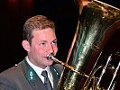 Gefreiter Andreas Vilotti bei seinem Solo an der Tuba.