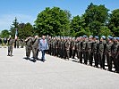 Generalleutnant Reißner und der Nationalrats-Abgeordnete Pendl mit den UN-Soldaten.