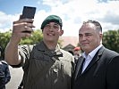 Ein "Selfie" mit Verteidigungsminister Hans Peter Doskozil.