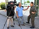 Brigadier Janisch beim Interview mit dem ORF, Landesstudio Niederösterreich.