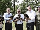 Hundetaufe: Brit, Brutus, Buma, Baron, Bonny, Blue und Bella gehören nun zu den Militärhunden, die für Aufgaben im In- und Ausland eingesetzt werden.