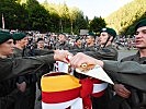 Höhepunkt: Das Treuegelöbnis an der Insignie des Militärkommandos Kärnten.