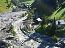 Auftrag: Hausnummer 10 von Schlamm und Geröll befreien.