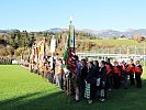 Fahnenabordnungen aller Einsatzorganisationen und Traditionsverbände des Bezirkes waren zum Festakt angetreten.