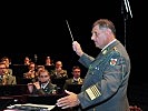 Militärkapellmeister Oberst Ernst Herzog dirigierte die Militärmusiker.