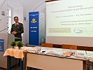 Brigadier Peischel begrüßt die Teilnehmer.