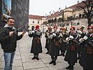 Alfons Haider dirigiert die Gardemusik.