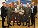 Landessportdirektor Arno Arthofer, Brigadier Walter Gitschthaler, Leiter HSLZ Andreas Lindner und sein Stellvertreter Leo Schrottenbacher (beide Offiziersstellvertreter), Oberst Christian Krammer und LH Peter Kaiser.