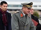 Generalleutnant Franz Reißner, im Hintergrund der Botschafter der Ukraine, Olexander Scherba...