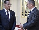 Bundesminister für Landesverteidigung Mario Kunasek, r., Vizekanzler und Bundesminister für öffentlichen Dienst und Sport, Heinz-Christian Strache.