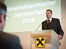 Der Generalsekretär des Bundesministeriums für Landesverteidigung, richtete Grußworte von Verteidigungsminister Kunasek an das Publikum.