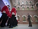 Generalsekretär Wolfgang Baumann verabschiedete die Heeressportler.