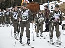 Der militärische Patrouillenlauf besteht aus den Teildisziplinen Langlauf, Schießen, Handgranaten-Zielwurf sowie einem Riesentorlauf.