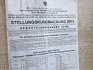 Die Stellungstermine werden in den Schulen und anderen öffentlichen Orten ausgehängt.