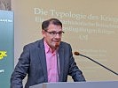 Robert F. Rebitsch, von der Universität Innsbruck, sprach über die Typologie des Krieges.