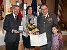 Brigadier Hufler mit LH Haslauer, Ehefrau Gaby Hufler und Enkelin Rosalie.