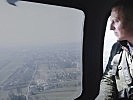 Verteidigungsminister Mario Kunasek in einem "Black Hawk"-Transporthubschrauber.