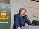 Dr. Erwin A. Schmidl, Leiter des Instituts für Strategie und Sicherheitspolitik, begrüßt die Gäste.