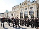 V.r.: Kurt Wagner, Marcus Schober, Stefan Kirchebner und Erich Höhenberger schreiten gemeinsam die Front ab.