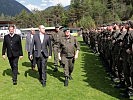 Von links vordere Reihe: Landtagsabgeordneter Wolf, Nationalrat Schrott und der Tiroler Militärkommandant Generalmajor Bauer; von links hintere Reihe: Bürgermeister Köll und der Kommandant des Jägerbataillon 6, Oberst Nuderscher.